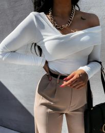 Елегантна дамска блуза с ефектно деколте и голи рамене в бяло - код 0839